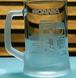 Пивний келих 660 мл з гравіюванням Scania подарунок для далекобійника кухоль з гравіюванням Сканія