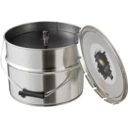 Свічка велика у залізному відрі вулична J-line чорного кольору з цитрусовим ароматом час горіння 135 годин Бельгія (21756)