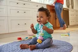 Іграшка-підвіска Fisher-Price Мій перший макарун (GRR45) - мініатюра 6