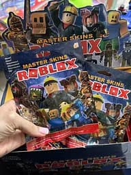 Герой Roblox 99300 В блоке, сюрприз, 3 коллекционные карточки, в коробке