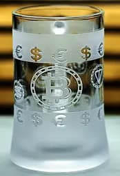 Пивний кухоль Crypto King з гравіюванням БІТКОІН ETH DOGE SOL BNB TON Подарунок трейдеру Келих для криптоаналітика