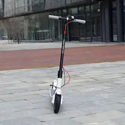 Електросамокат KUGOO M365 PRO Max 500W 11 Ah білий з алюмінієвою рамою та надувними колесами - мініатюра 11