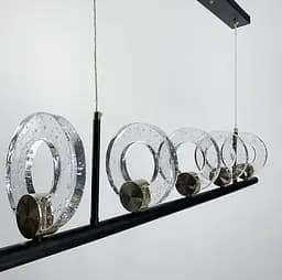 Стильна видовжена люстра у чорному каркасі Line.F G 068/5L