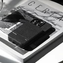 Портативна батарея Native Union (Re) Classic Magnetic Power Bank 5000 мАг Black (PB-5KMS-BLK) - мініатюра 8