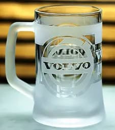 Пивний кухоль Volvo  660 мл з гравіюванням Подарунок автолюбителю  Келих з логотипом авто Вольво та легендарний слоган