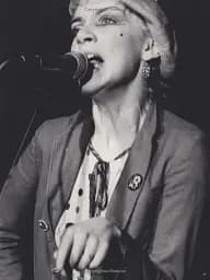 Annie Lennox: Retrospective - мініатюра 9