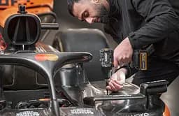 DeWALT Шурупокрут-дриль ударний аккумуляторний DeWALT McLaren F1 TEAM LIMITED EDITION 18В 2х5А·рік 90Нм 0-450·0-1650об/хв кейс ЗП 1.34кг - мініатюра 8