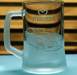 Пивний келих 660 мл з гравіюванням Mazda 3 Мазда 3 подарунок для автолюбителя  кухоль для пива з логотипом авто