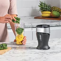 Фітнес-блендер Ninja 700W Slim Blender & Smoothie Maker QB3001EUS - мініатюра 8