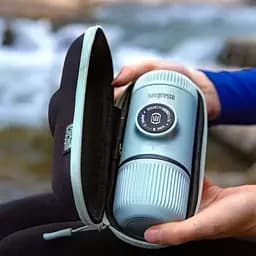 Портативна еспресо-кавоварка Wacaco Nanopresso блакитна з чохлом - мініатюра 3