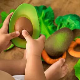 Прорізувач Oli&Carol Авокадо Арнольд зелений з коричневим (L-AVOCADO-UNIT) - мініатюра 3