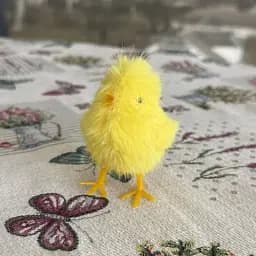 Великоднє декоративне курчатко пухнасте MIS LT