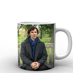 Кухоль GeekLand Шерлок Холмс Sherlock сидячи на лавці SH.002.13 330 мл білий