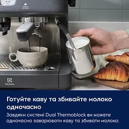 Кавоварка еспрессо Electrolux E8EC1-8BP чорна - мініатюра 6