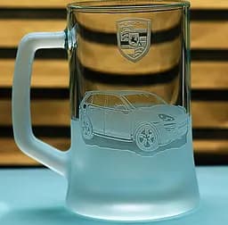 Подарунковий пивний келих 660 мл з гравіюванням автомобіля машини Porsche Cayenne Порше Кайєн