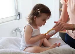 Набір для догляду за волоссям Bebe Confort Brush and Comb Sweet Artic: гребінець + щітка з дзеркальцем (3106209700) - мініатюра 8