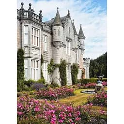 Алмазная мозаика Strateg ПРЕМИУМ Замок Балморал без подрамника размером 50х65 см (SGK86080)