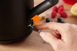 Gorenje Електрочайник 1.7 л, Strix контроль, чорний матовий - мініатюра 3