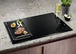 Варильна поверхня індукційна Electrolux 80 см розширена зона датчик кипіння Hob2Hood чорний - мініатюра 6