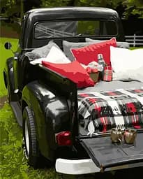 Картина по номерам Strateg ПРЕМИУМ Машина для свиданий с лаком размером 40х50 см VA-3437 4823113819231