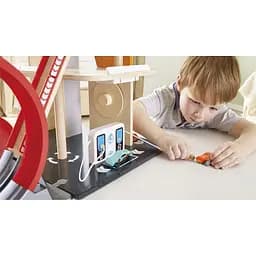 Автотрек Hape з паркінгом, ліфтом і вертолітним майданчиком (E3019A) - мініатюра 5