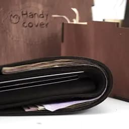Подарунковий набір чоловічий  Handycover №47 (коричневий) гаманець і обкладинка на паспорт) в коробці - мініатюра 9