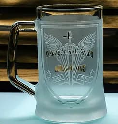 Подарунковий пивний келих з гравіюванням 660 мл лого шеврону Десантно-штурмові війська матовий