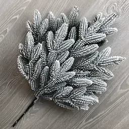 Декоративна штучна хвоя Hvoya Classic лита гілка ялинки засніжена 60 см