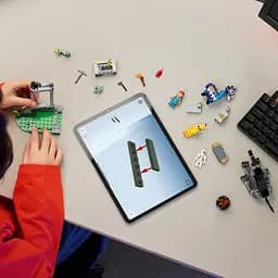 Конструктор LEGO Fortnite Табір Peely та Sparkplug 250 деталей (77075) - мініатюра 12