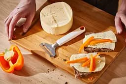 Ніж-слайсер Fiskars Functional Form для м'якого сиру (1016128) - мініатюра 5