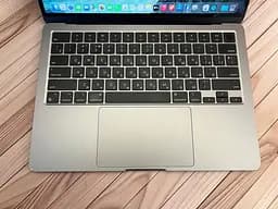 Ноутбук Apple MacBook Air 13.6" 2022 M2/24/512 (P96WXPHLWV) Б/в - мініатюра 2
