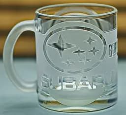 Стеклянная чашка Subaru Субару 320 мл с гравировкой Подарок автолюбителю кружка для чая и кофе из лого авто и легендарный слоган