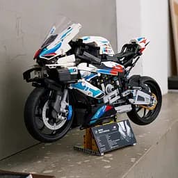 Конструктор LEGO Technic BMW M 1000 RR, 1920 деталей (42130) - мініатюра 7