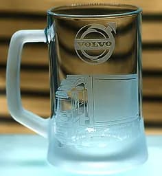 Пивний келих 660 мл Volvo Truck Вольво подарунок для далекобійника  кухоль з гравіюванням вантажівки