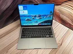 Ноутбук Apple MacBook Air 13.6" 2022 M2/24/512 (P96WXPHLWV) Б/в
