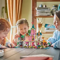 Конструктор LEGO Disney Princess Замок принцеси та королівські улюбленці 787 деталей (43267) - мініатюра 12