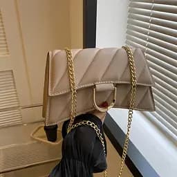 Кросбоді вигнутої форми в еко-шкірі Lilly P4-377B