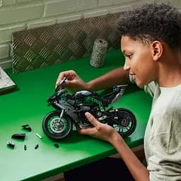 Конструктор LEGO Technic Мотоцикл Kawasaki Ninja H2R 643  деталі (42170) - мініатюра 3