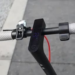 Електросамокат KUGOO M365 PRO Max 500W 11 Ah білий з алюмінієвою рамою та надувними колесами - мініатюра 7