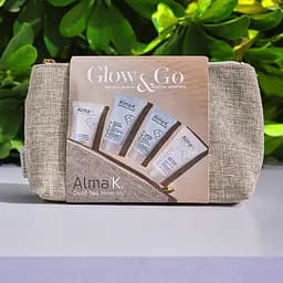 Набір для подорожей Alma K Glow&Go: Крем для душу 30 мл + Делікатний очищаючий гель 30 мл Зволожуючий денний крем 15 мл + Зволожуючий лосьйон для тіла 30 мл (125101) - мініатюра 3
