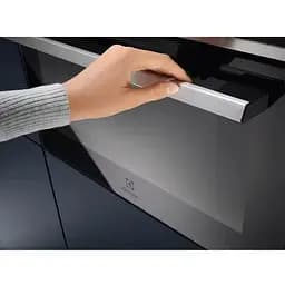 Мікрохвильова піч з грилем Electrolux EVM8E08X - мініатюра 3