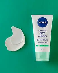 Матуючий денний крем Nivea Інтенсивне зволоження 24 години для комбінованої та жирної шкіри 50 мл - мініатюра 5