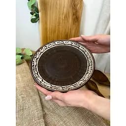 Тарілка 21 см керамічна (глиняна) різьблена Ангоб