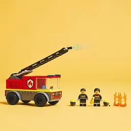 Конструктор LEGO City Пожежна машина з драбиною 82 деталі (60463) - мініатюра 6