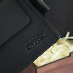 Подарунковий набір чоловічий  Handycover №47 (чорний) гаманець і обкладинка на паспорт в коробці - мініатюра 9