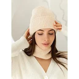 Жіноча в'язана шапка і хомут набір 2 вовна 20% з відворотом Бежевий