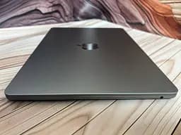 Ноутбук Apple MacBook Air 13.6" 2022 M2/24/512 (P96WXPHLWV) Б/в - мініатюра 5