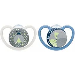 Пустышка силиконовая Nuk Space Night, ортодонтическая, 6-18 мес., серая, 2 шт. (3952412)