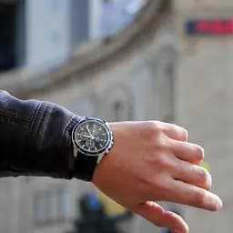 Годинники Casio Edifice EFR-526L-2CVUEF для чоловіків на шкіряному ремінці - мініатюра 3