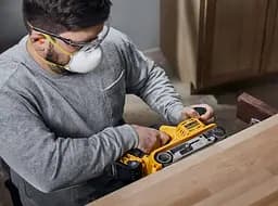 Стрічкова акумуляторна шліфмашина DeWalt з АКБ та ЗП DCW220P2 - мініатюра 9